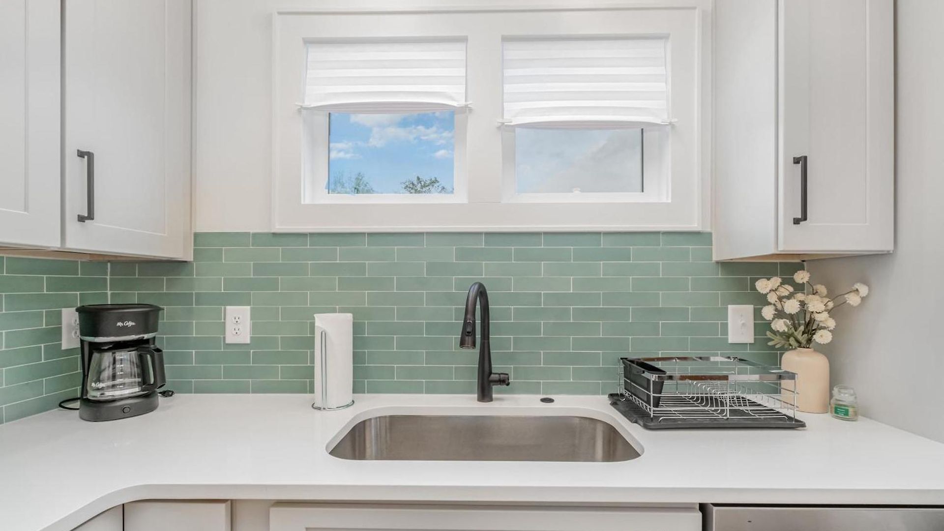 Modern 12 South Loft Walk To Shops Eats & Coffee Apartment Nashville