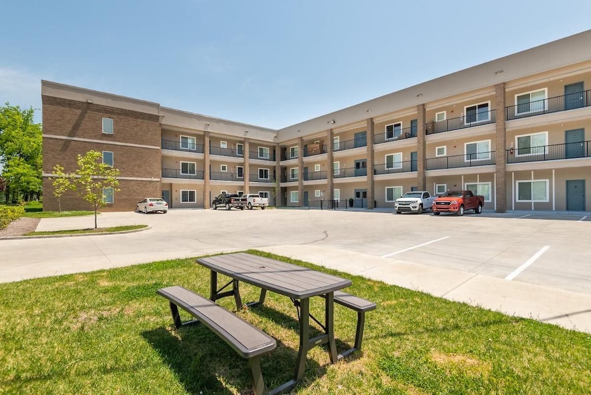 8br Group - 5 Min To Downtown