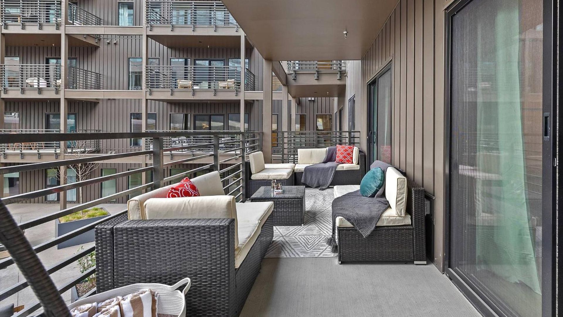 Walk To Broadway- Pool & Cabanas-luxury *