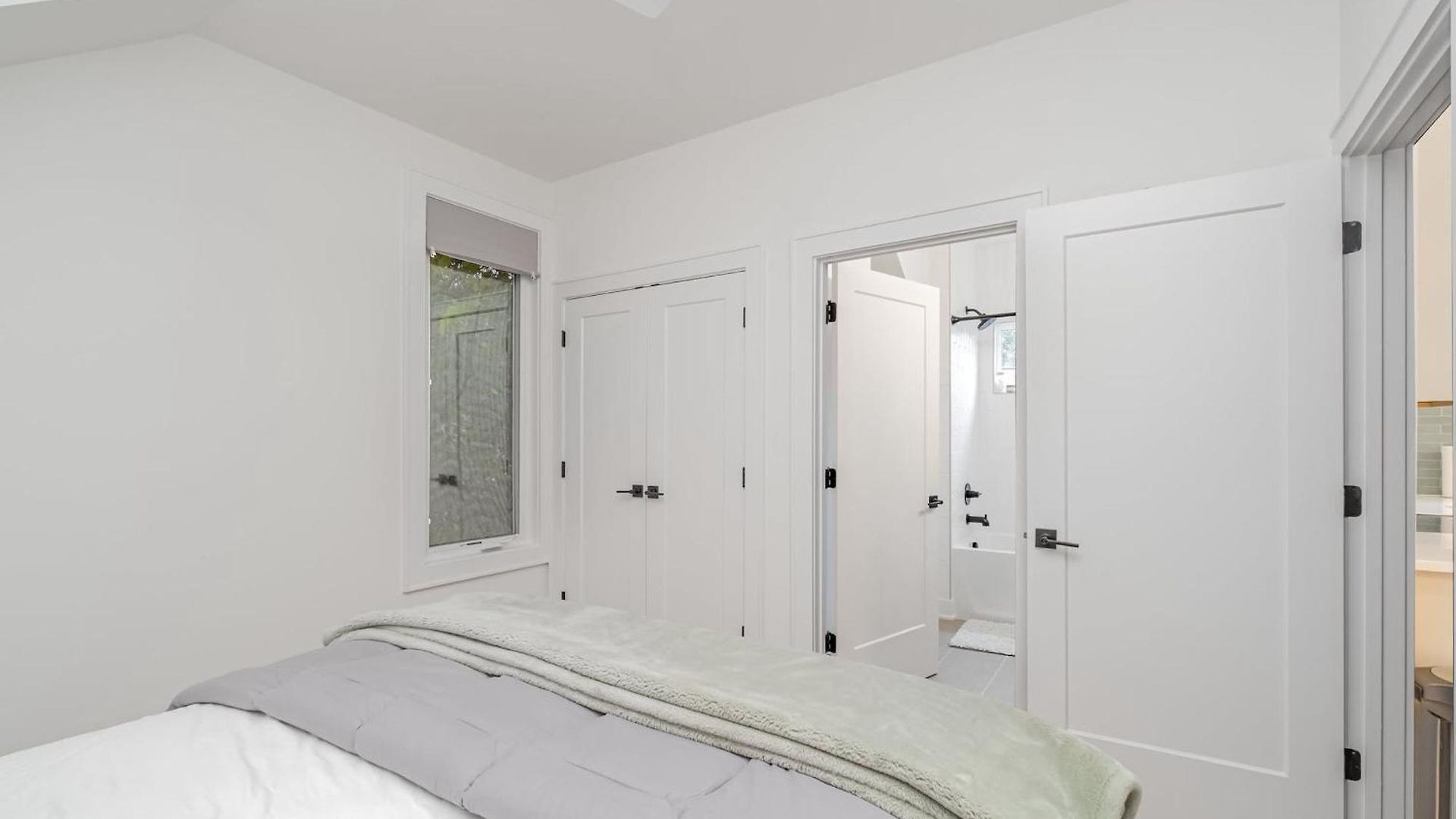 Modern 12 South Loft Walk To Shops Eats & Coffee Apartment Nashville