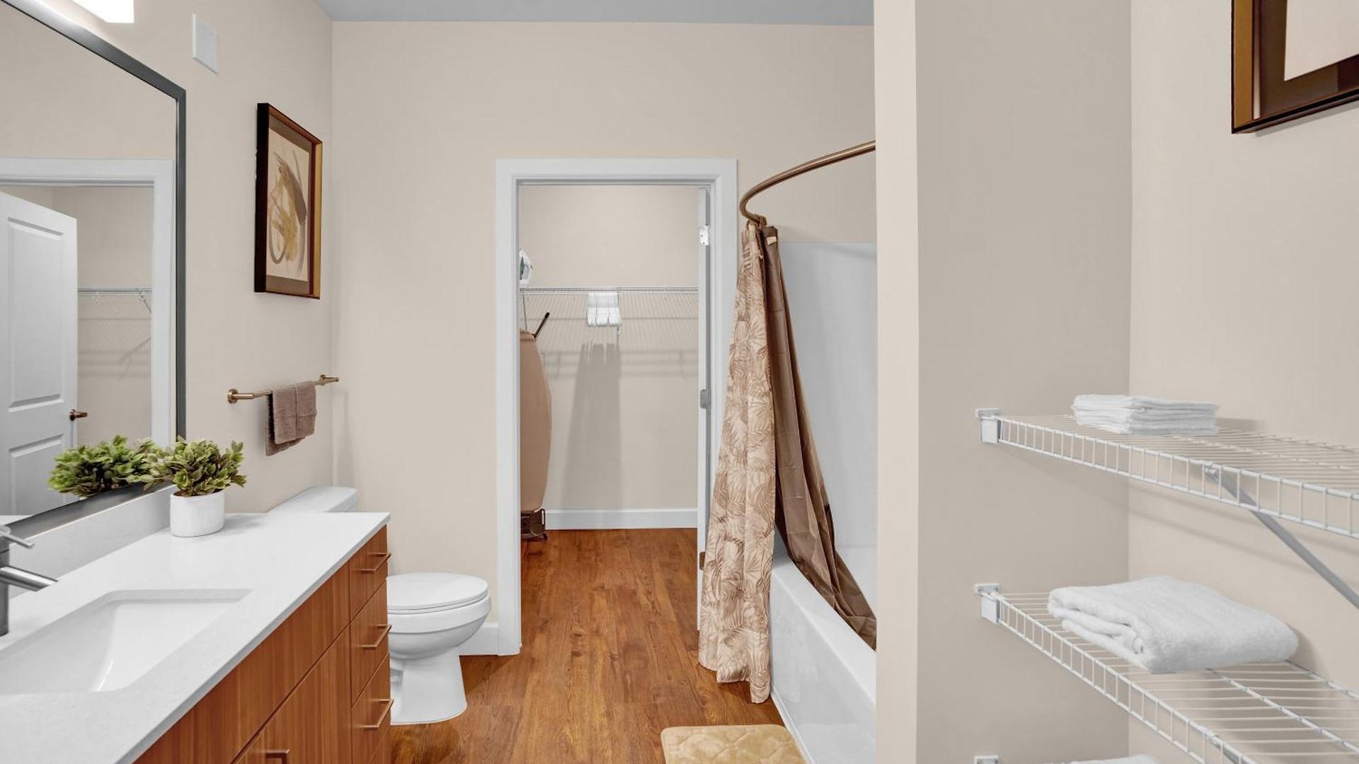 Grand Palace Pool Gym Parking Apartment Nashville