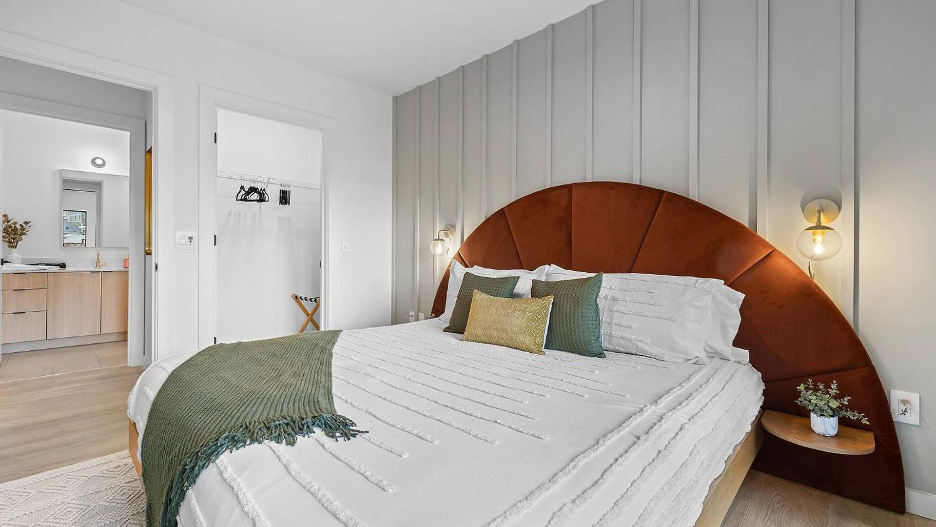 Apartment Walk To Broadway- Pool & Cabanas-luxury *