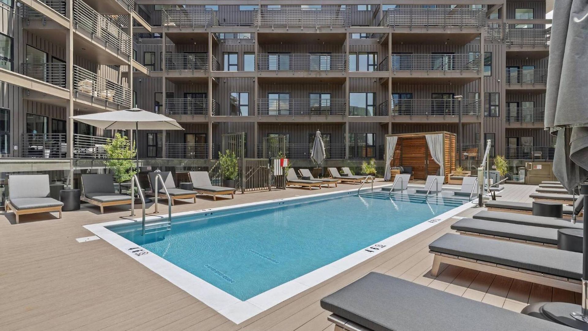 Walk To Broadway- Pool & Cabanas-luxury * Nashville