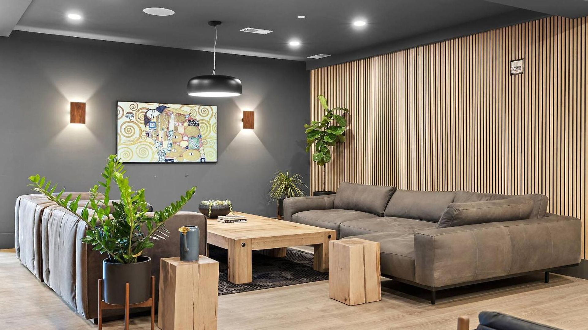 Walk To Broadway- Pool & Cabanas-luxury Apartment Nashville