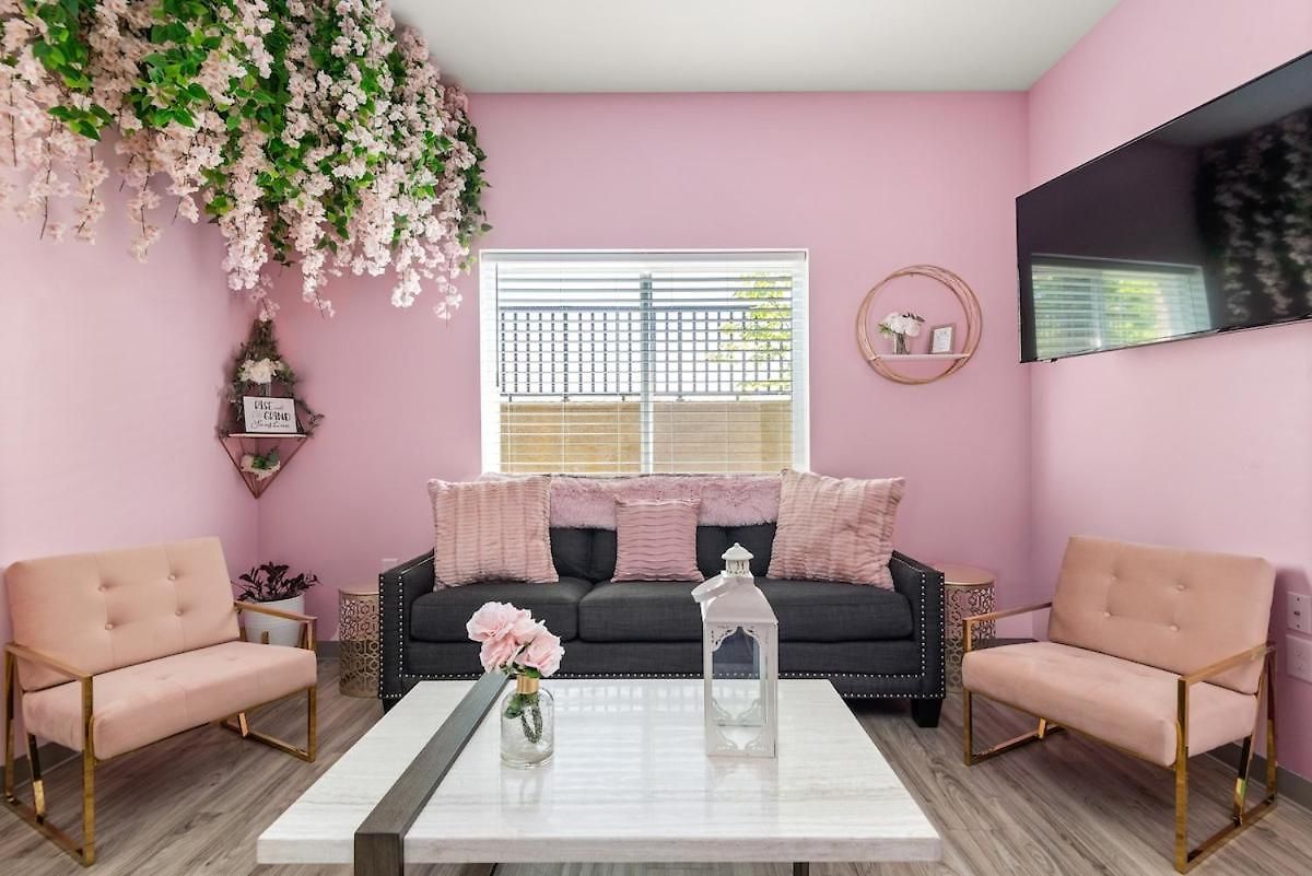 8br Group - 5 Min To Downtown Apartment
