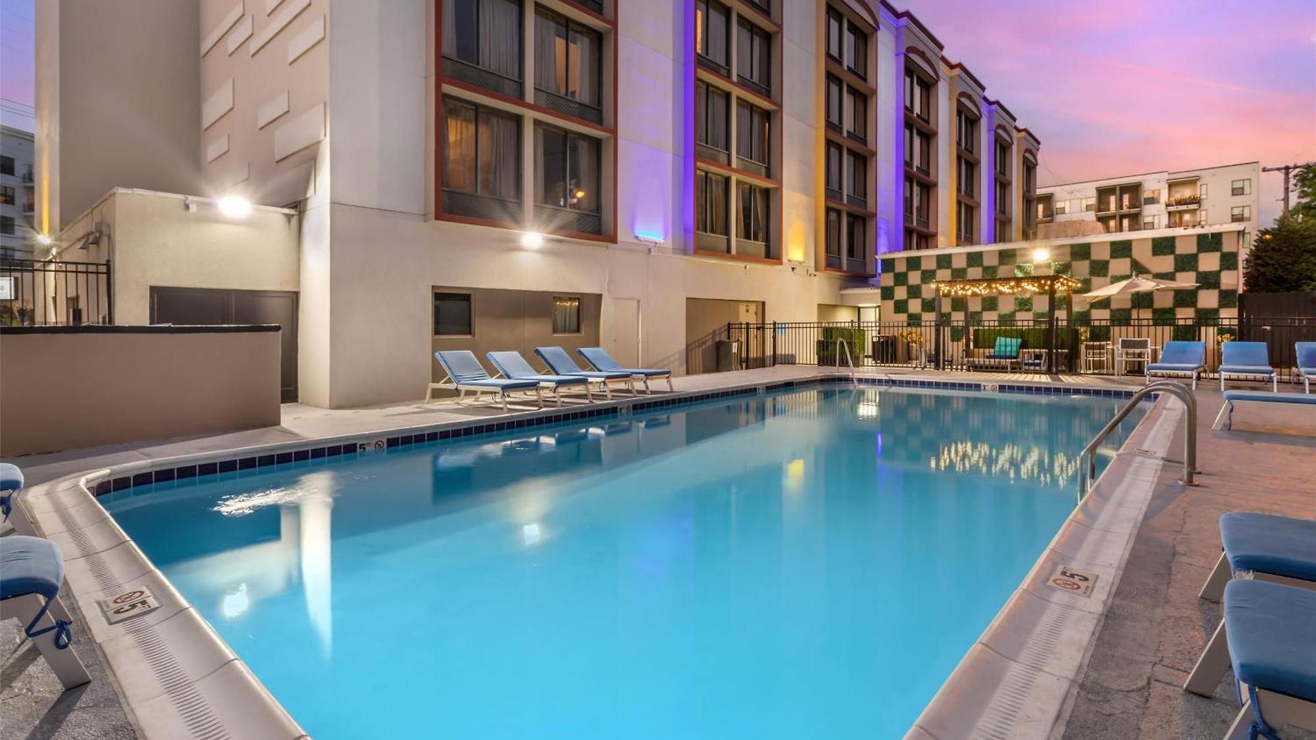 Western Downtown Music Row Hotel 3*