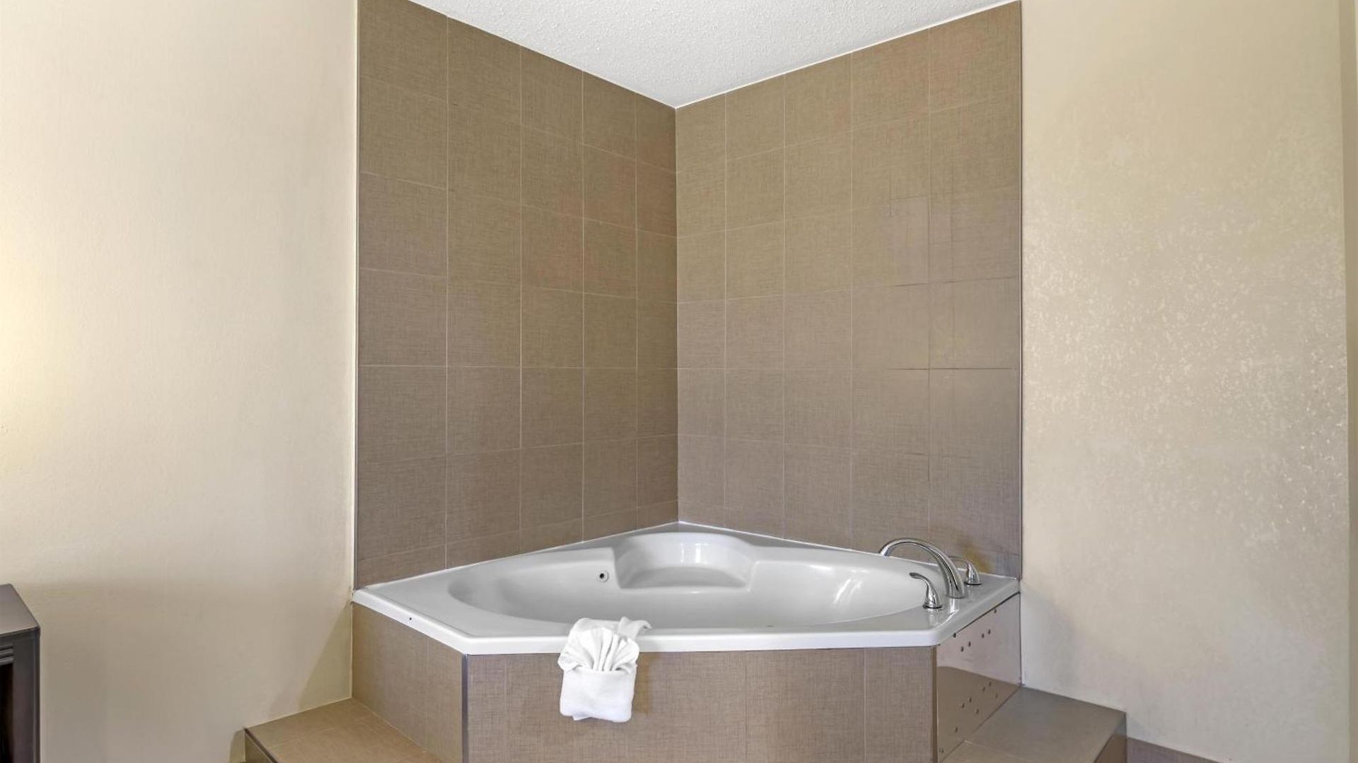 Hotel Western Near Opryland 3*