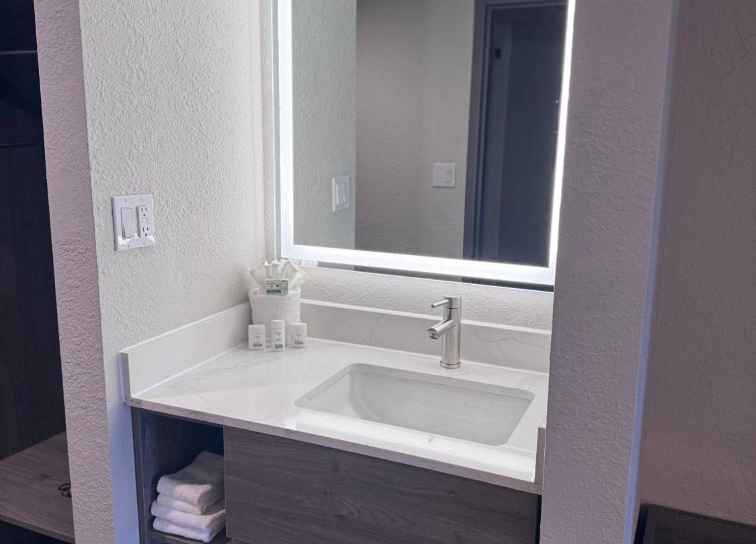 La Quinta By Wyndham Airport/opryland Hotel 3*