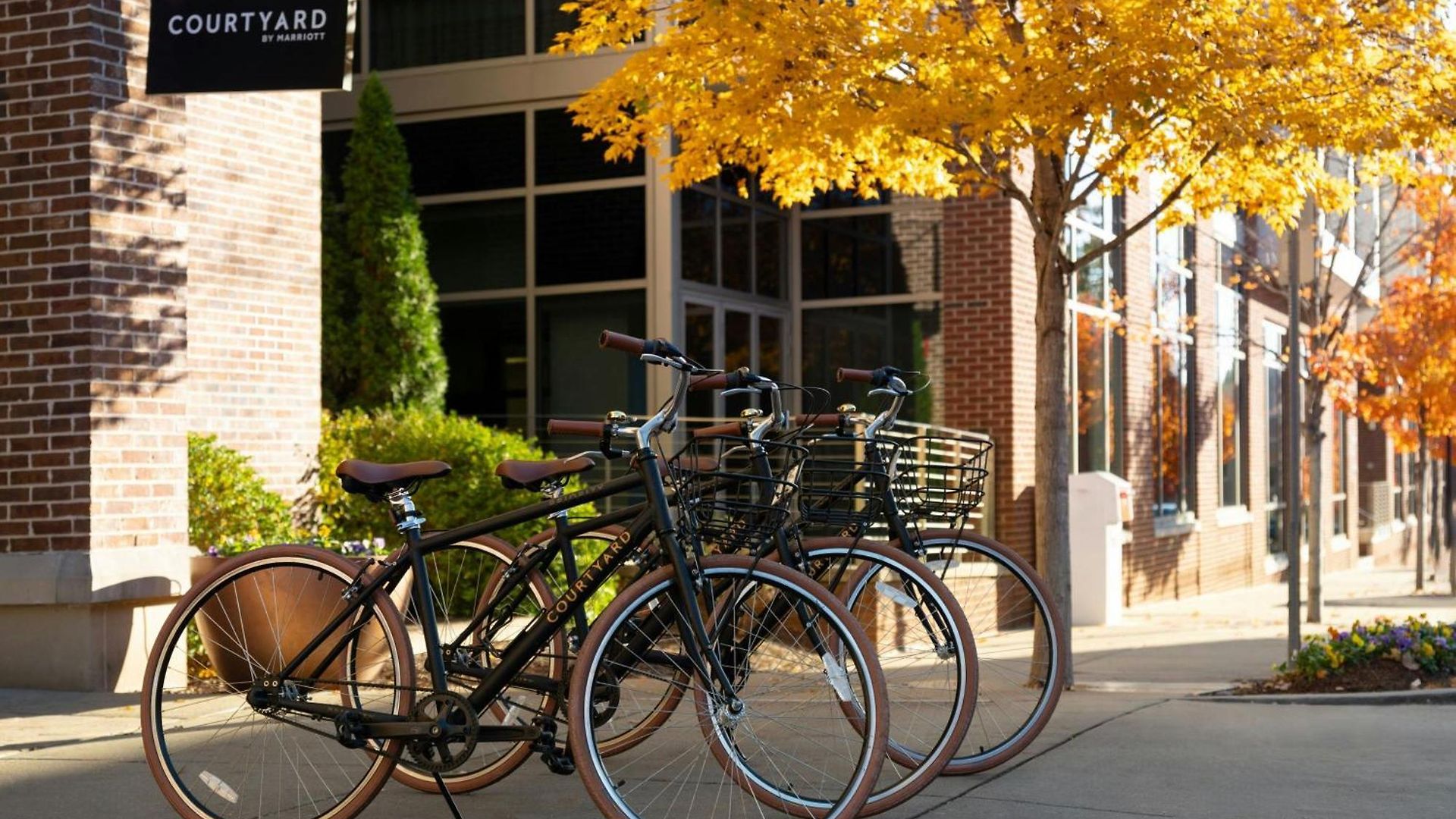 Courtyard By Marriott Hills Hotel 3*