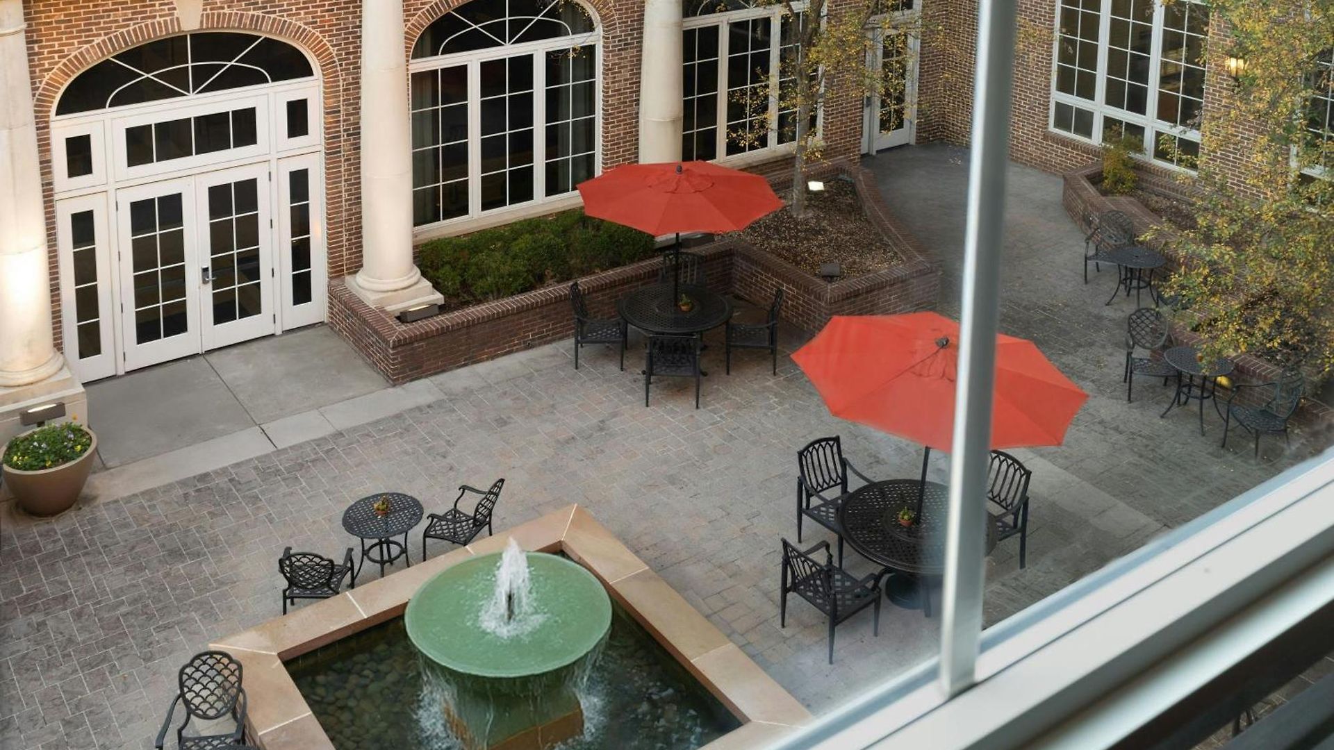 Courtyard By Marriott Hills Hotel 3*