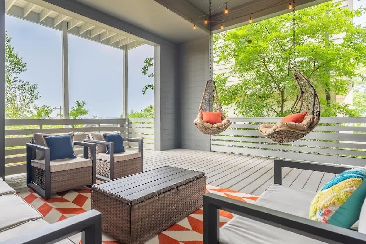 Ladies Lounge By Local Holiday home Nashville