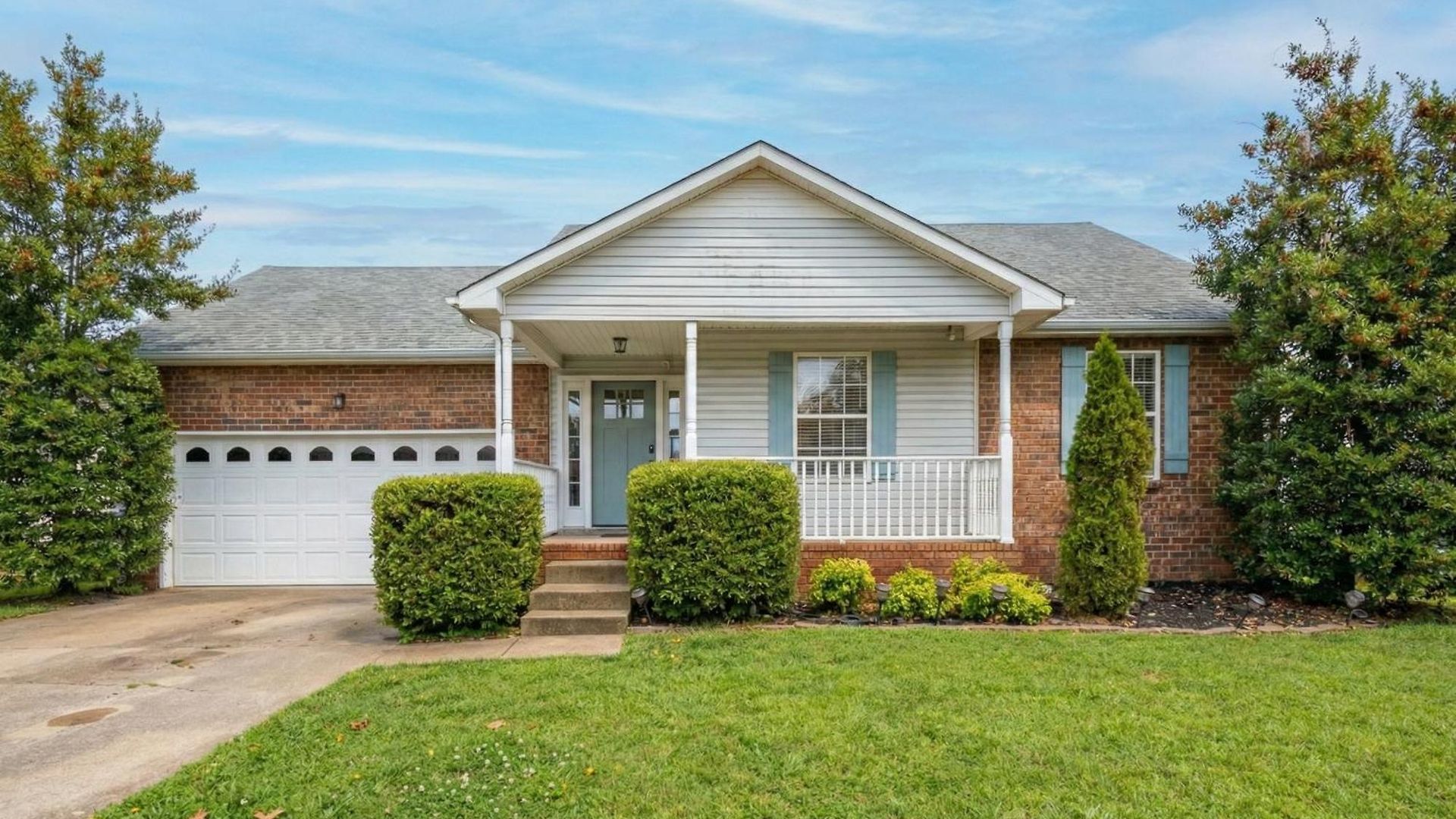 3br Lakefront In With Bbq & Hot Tub Holiday home *