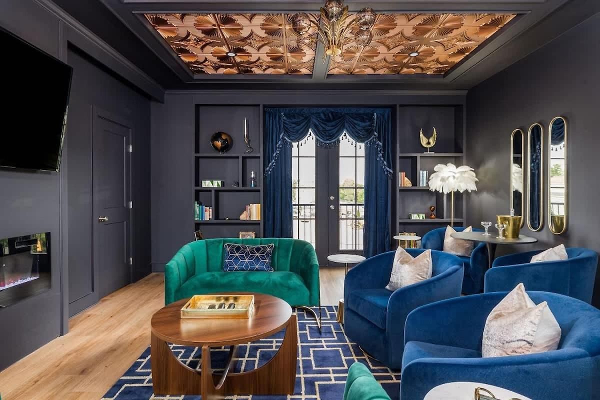 The Gilded Getaway By Local Holiday home Nashville