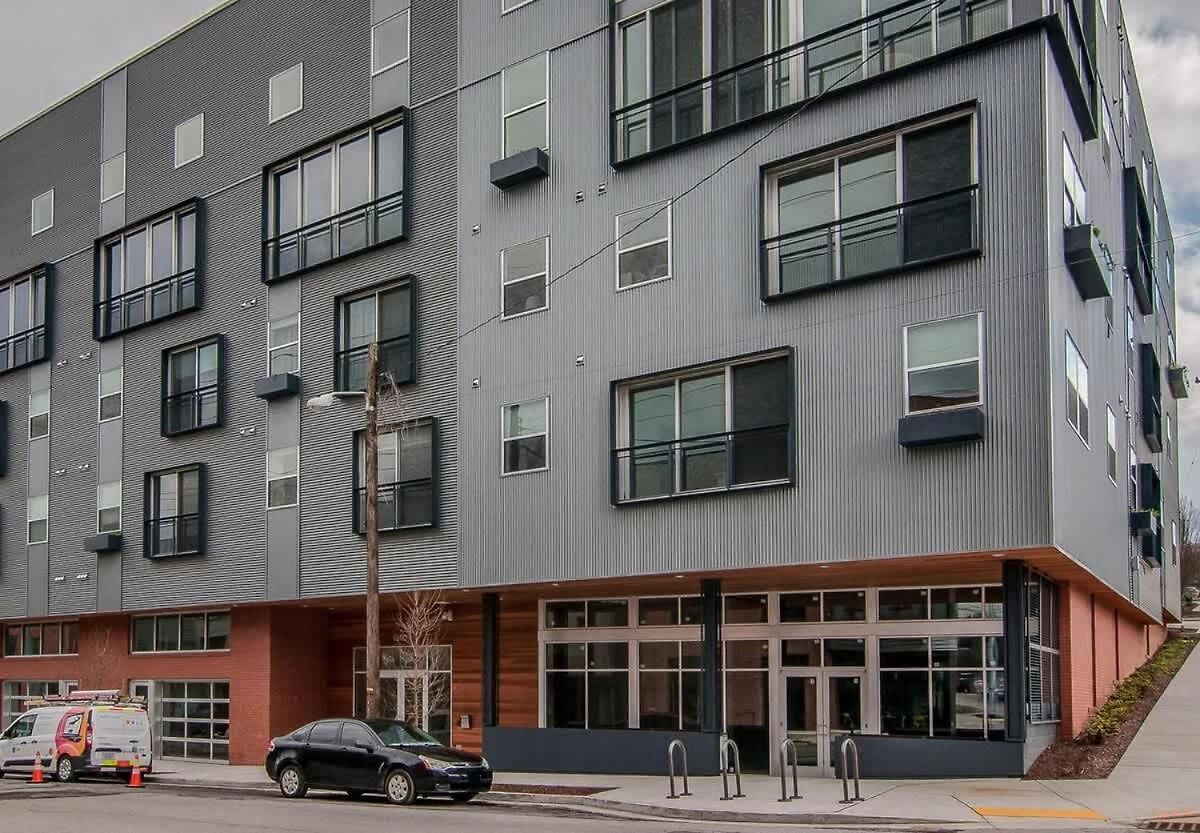 The Houston Flat - Monthly Furnished Rental! By Local *