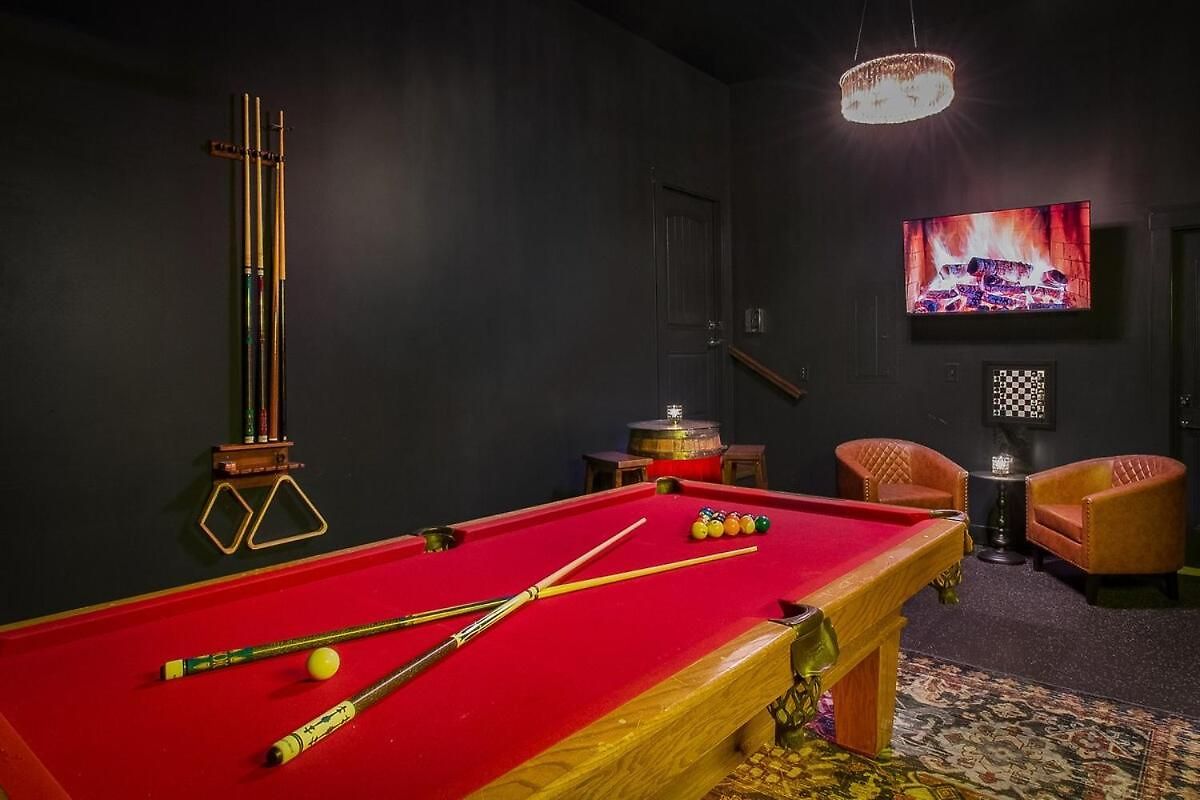 Holiday home Speakeasy Game Room, Hot Tub, Fire Pit, King Bed - Close To Downtown Nashville