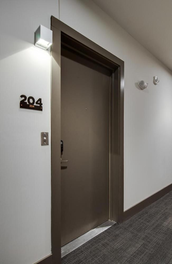 The Houston Flat - Monthly Furnished Rental! By Local *