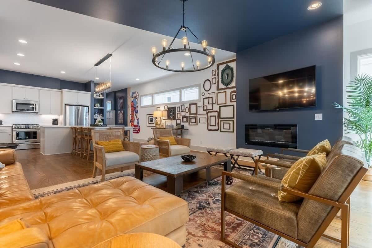 The Broadway Lounge By Local *