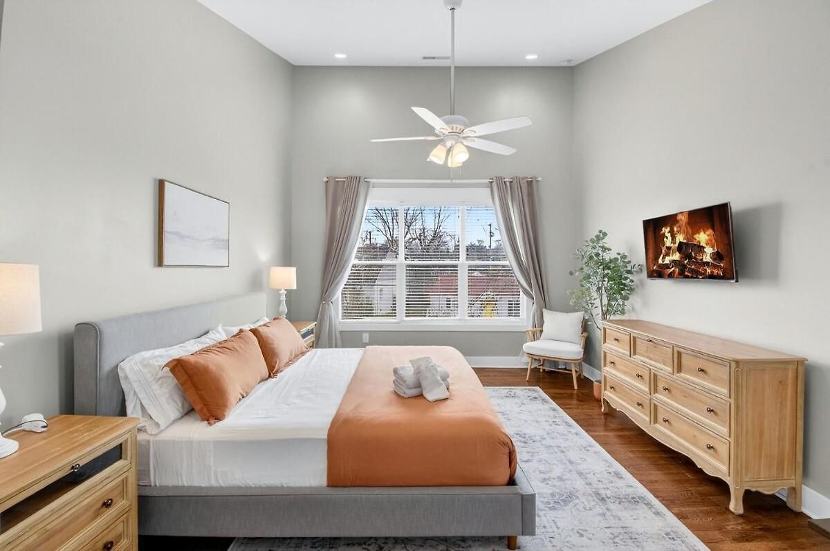 Holiday home Speakeasy Game Room, Hot Tub, Fire Pit, King Bed - Close To Downtown Nashville