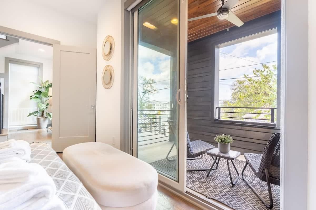 The Onyx Opal By Local Holiday home