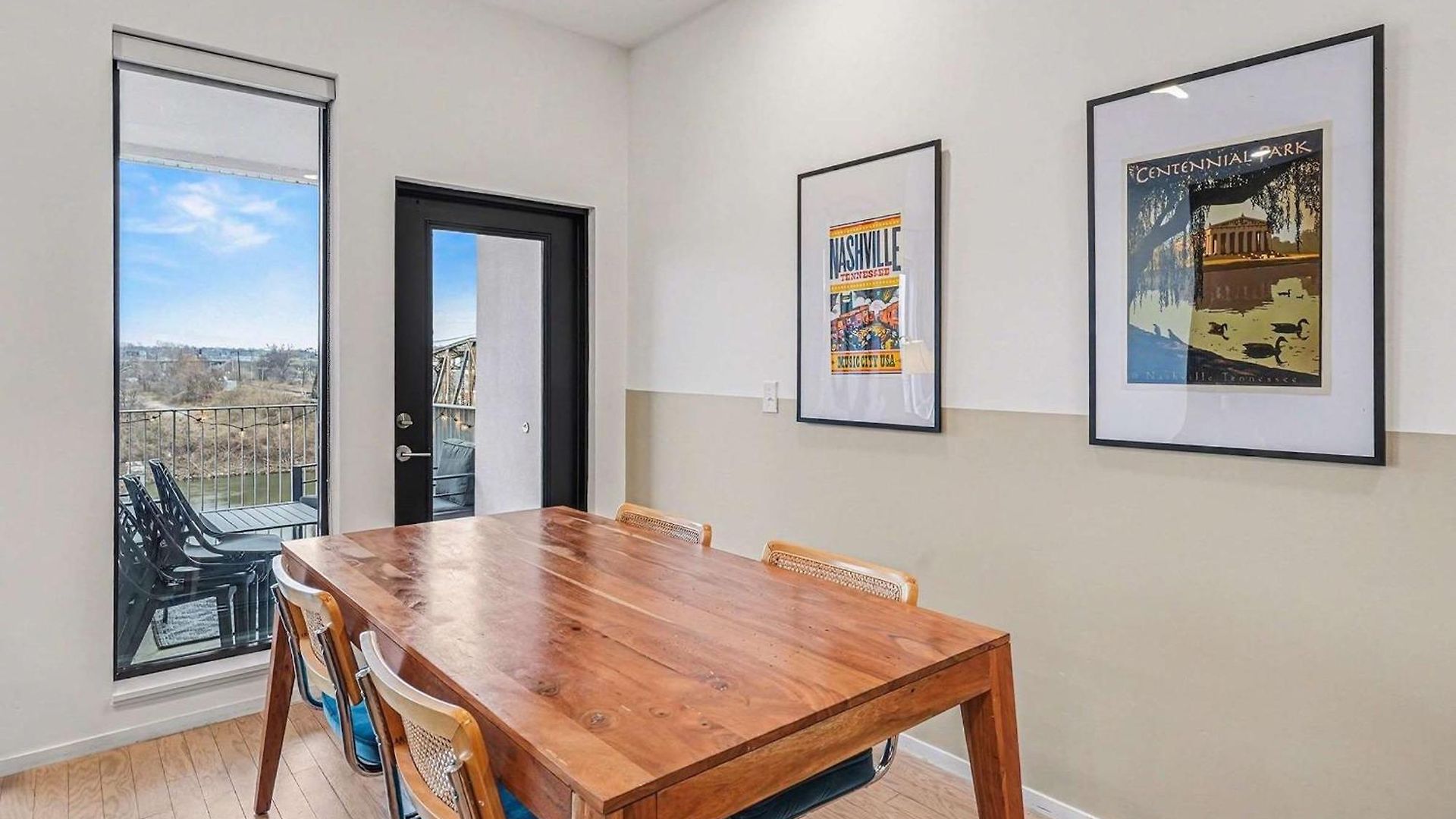 Modern 2 Bdr W River View Balcony Walk To Dt Holiday home Nashville