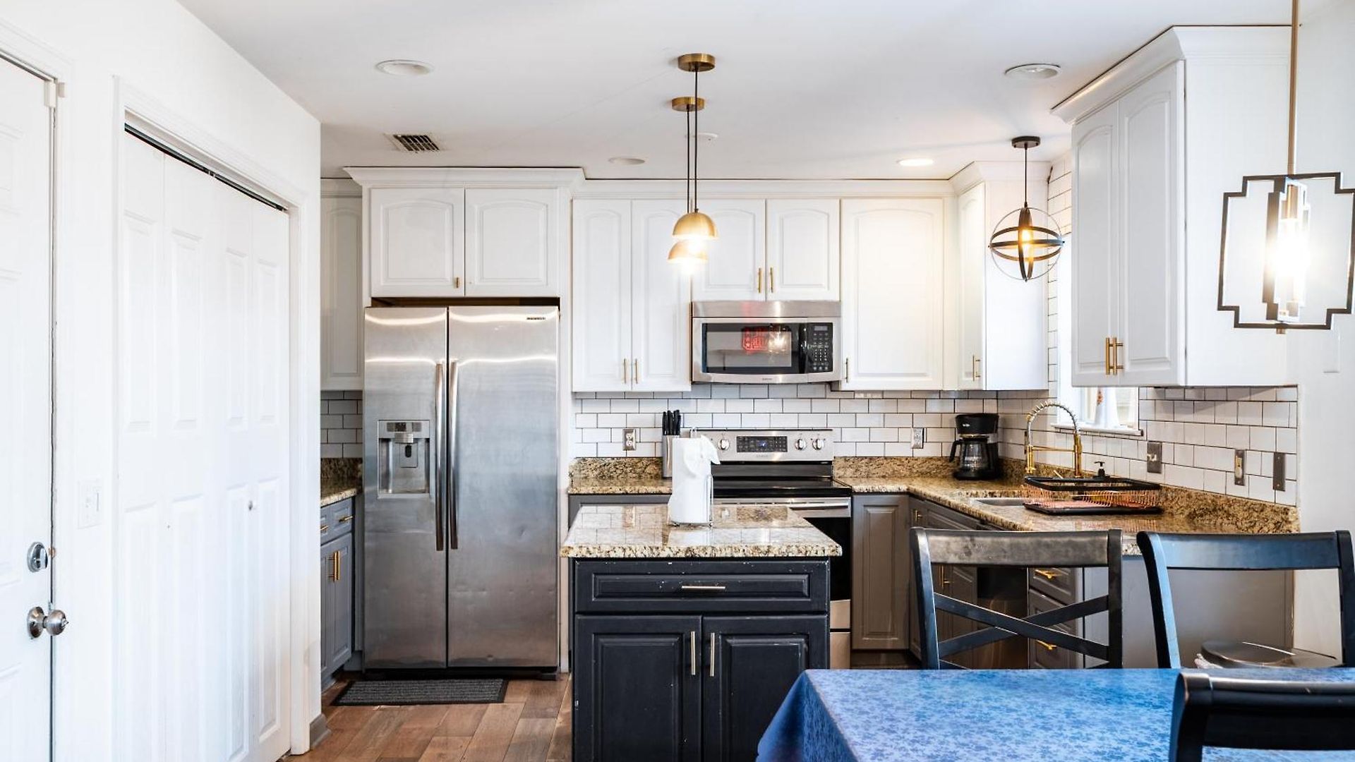 3br Lakefront In With Bbq & Hot Tub *