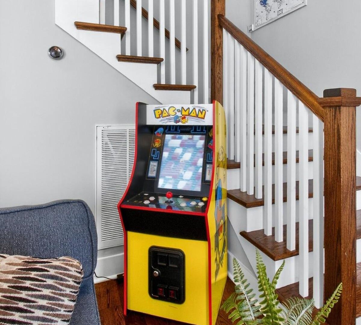 Holiday home Speakeasy Game Room, Hot Tub, Fire Pit, King Bed - Close To Downtown *