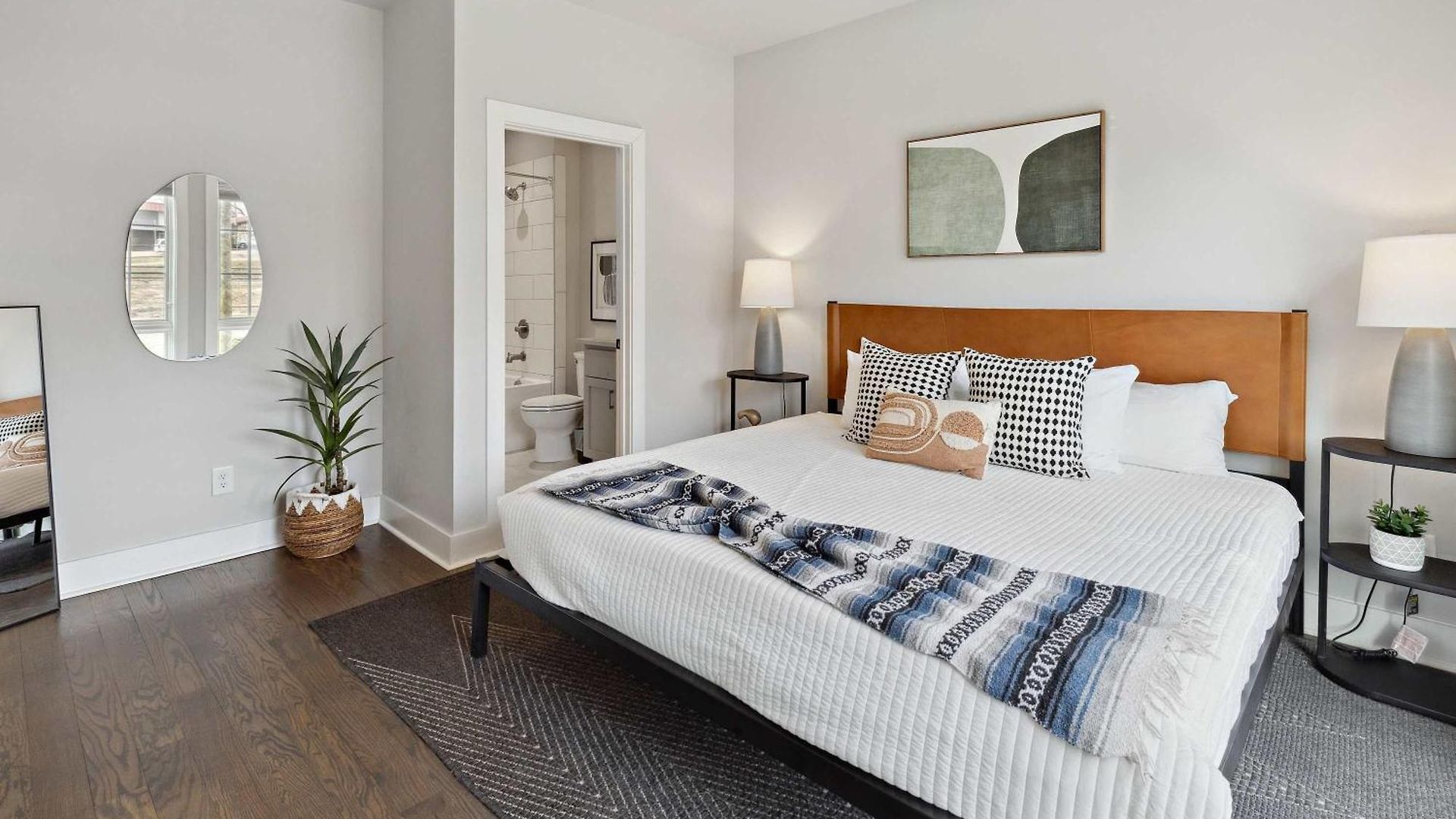 West End Oasis-new Building & Rooftop Views Holiday home Nashville