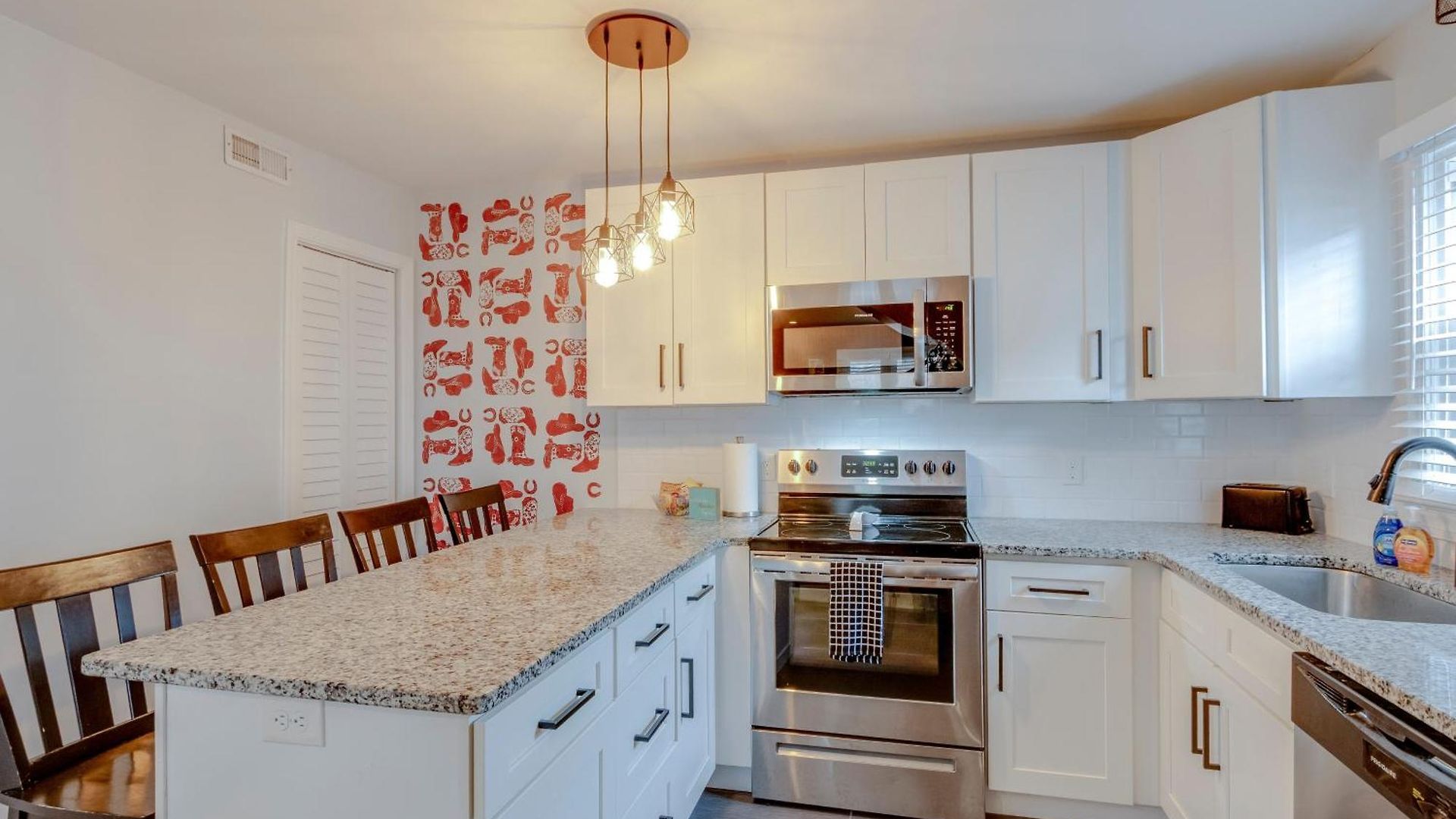 The Cash- 9 Mins To Downtown, Walk To Vandy! Holiday home Nashville