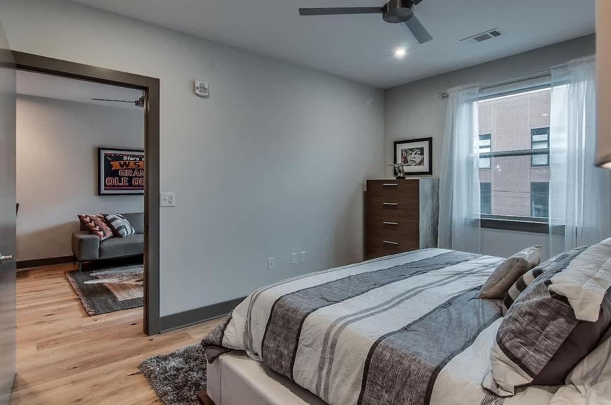 The Houston Flat - Monthly Furnished Rental! By Local Holiday home Nashville