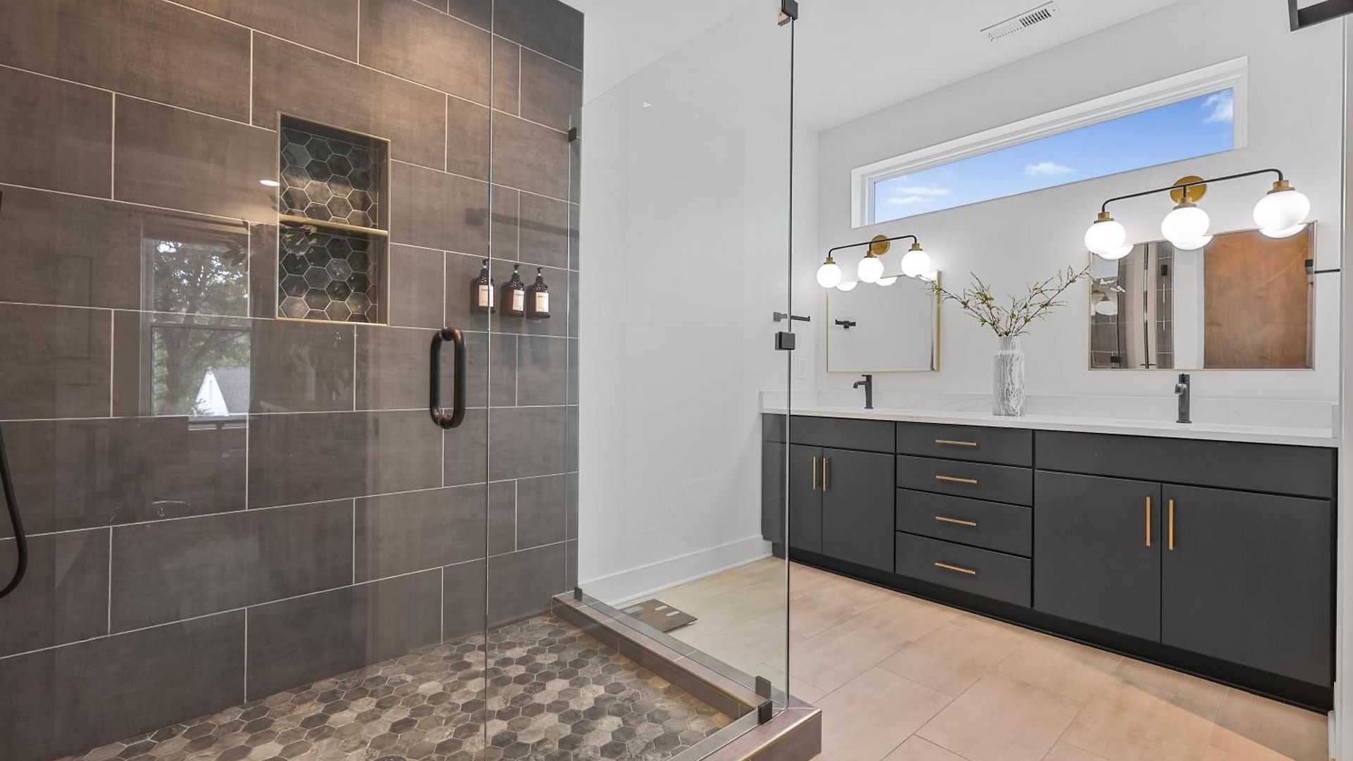 New Modern 4br Extended - Fully Equipped - Workspace - Parking Nashville