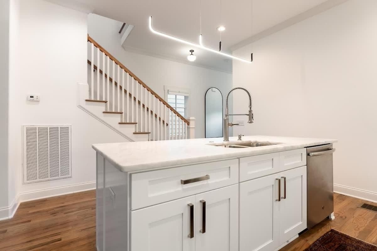 The Alabaster By Local Holiday home