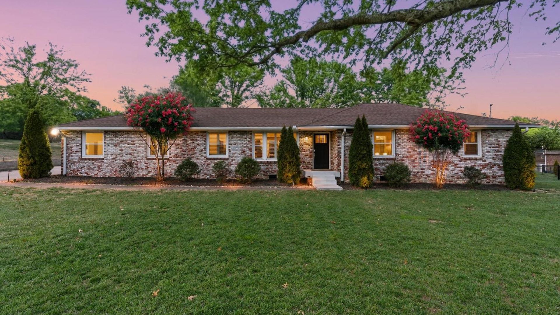 Spacious Modern Ranch 5 Miles To Downtown