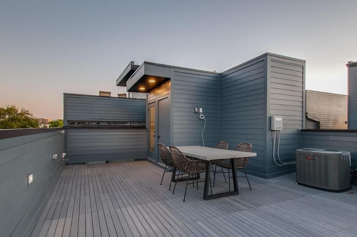 The Rooftop Retreat By Local Holiday home *