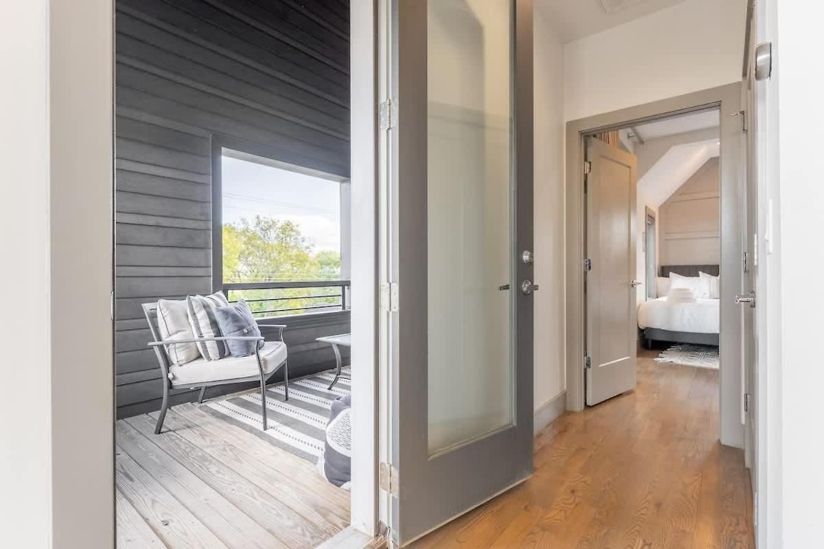 The Onyx Opal By Local Holiday home *