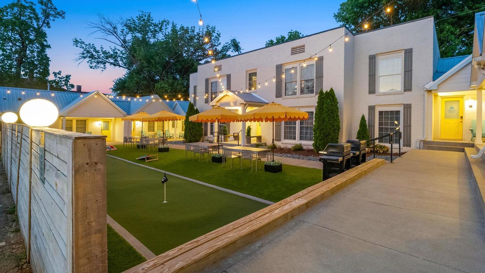 Harmony House Aparthotel