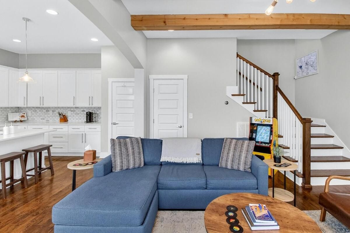 Speakeasy Game Room, Hot Tub, Fire Pit, King Bed - Close To Downtown Nashville