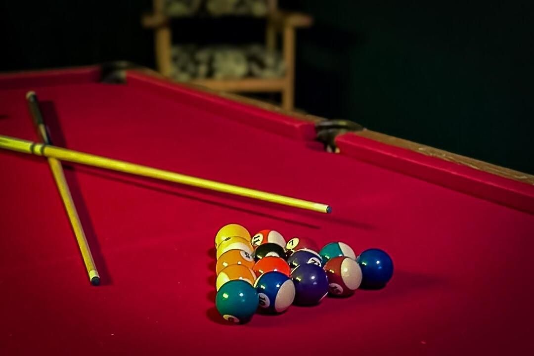 Speakeasy Game Room, Hot Tub, Fire Pit, King Bed - Close To Downtown