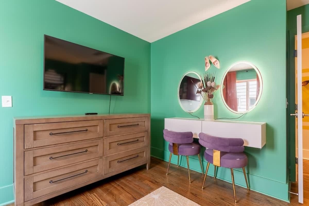 Ladies Lounge By Local Holiday home Nashville