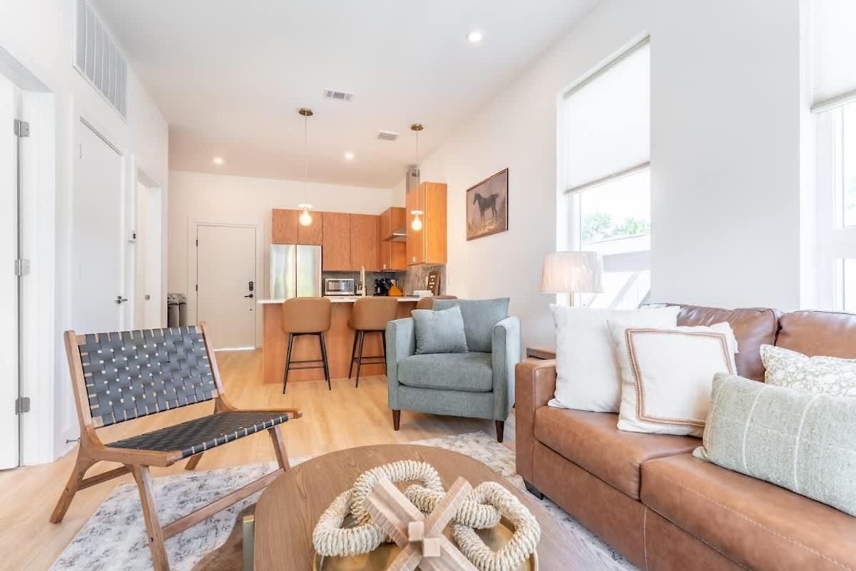 The Lyric Loft By Local Apartment *