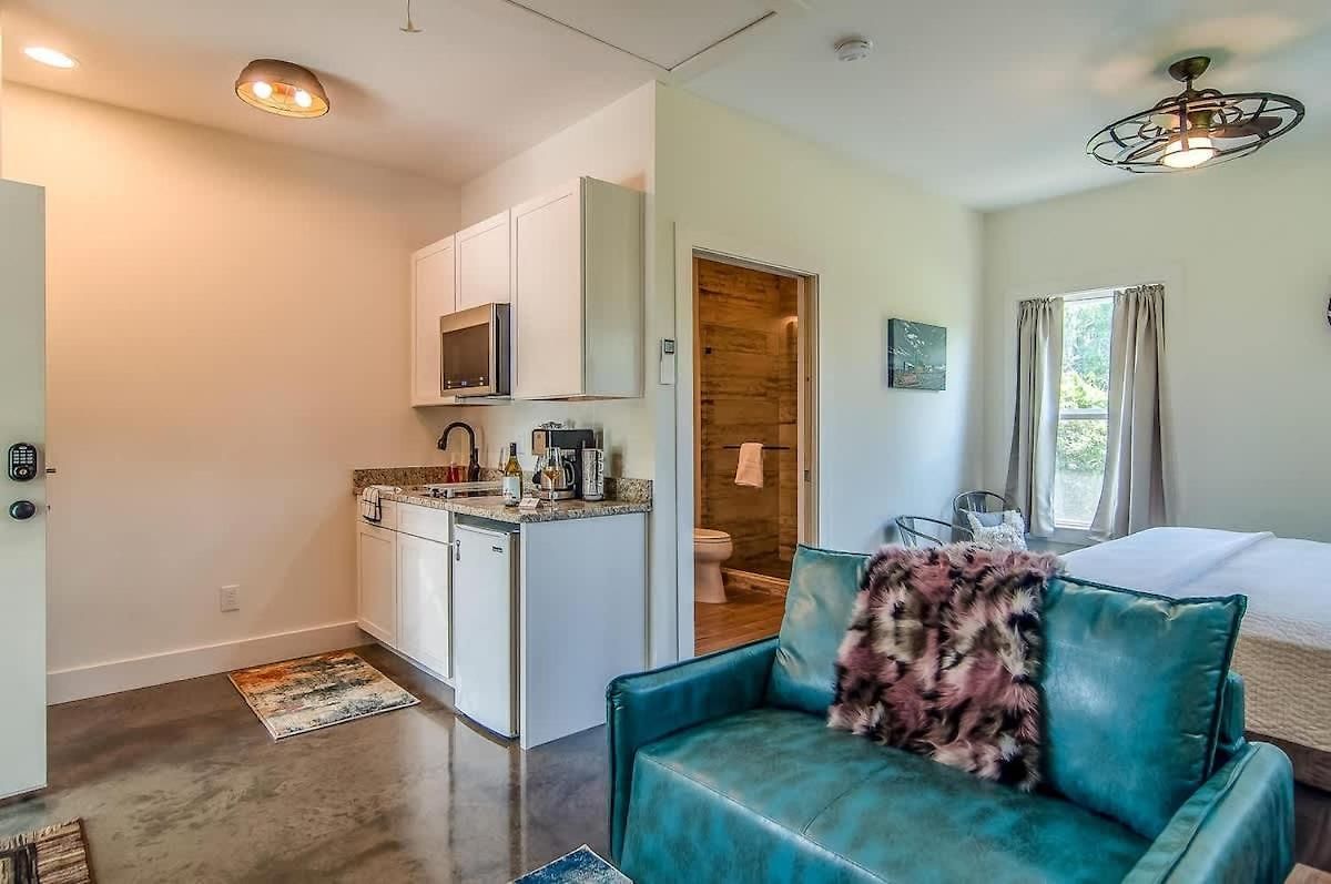 Rustic Walkable To Music Row! By Local Apartment Nashville