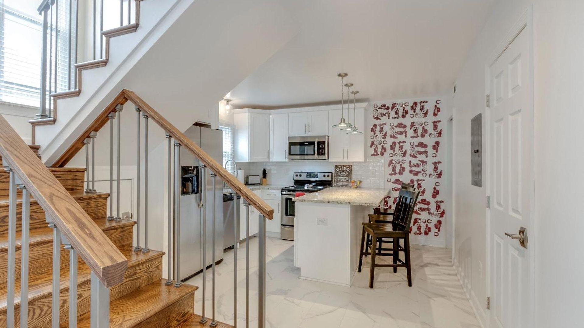 Steps From Vandy, Live Music-downtown 9 Mins Away! Apartment