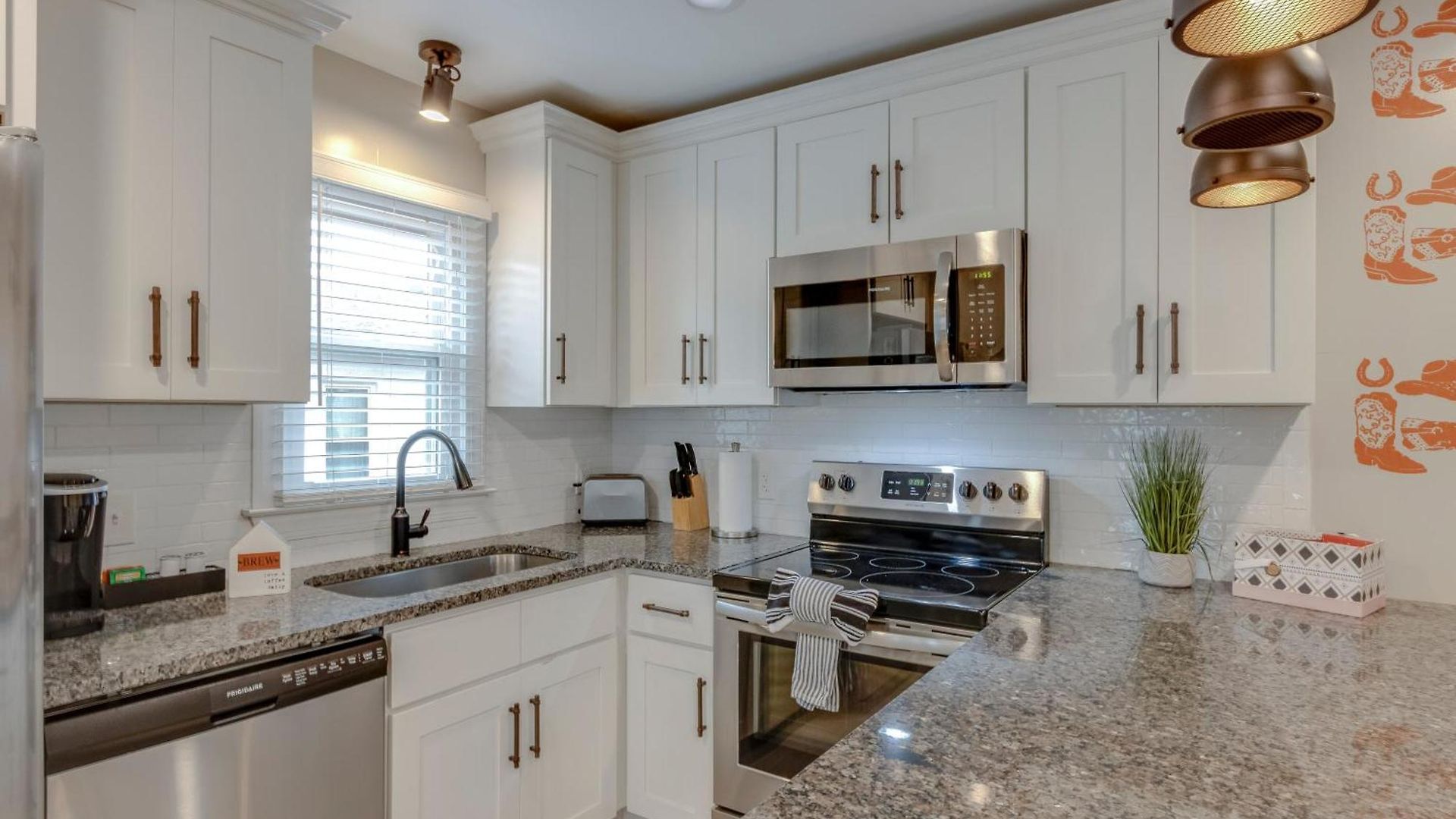 Walk About Hillsboro Village, 9 Mins To Downtown! Apartment