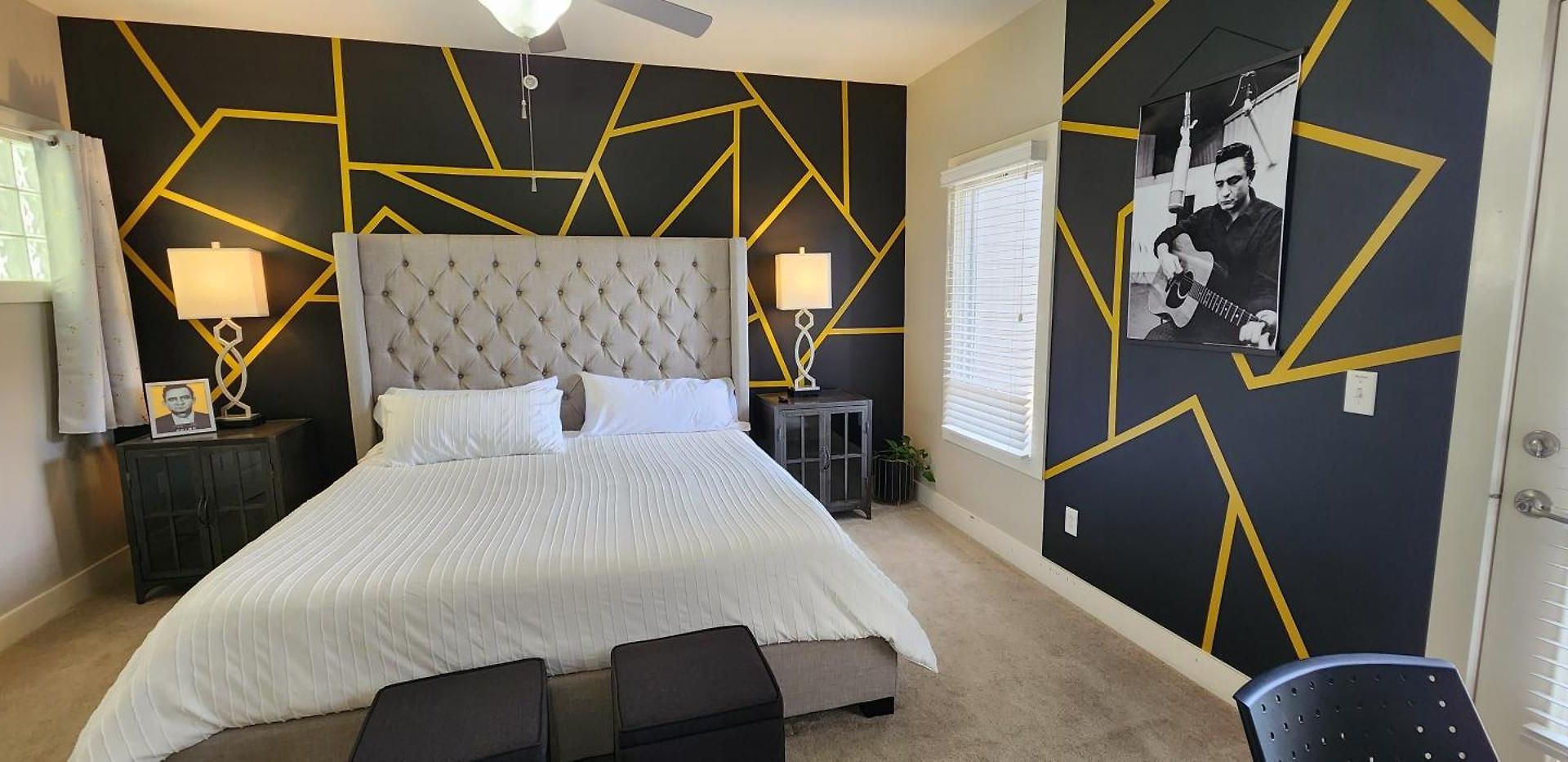 The Johnny Cash - Music Row District - Free Garage Parking - King Bed Apartment