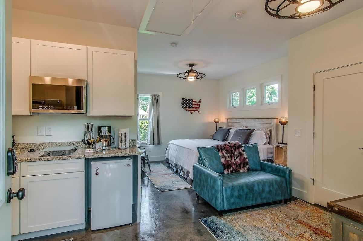 Apartment Rustic Walkable To Music Row! By Local *