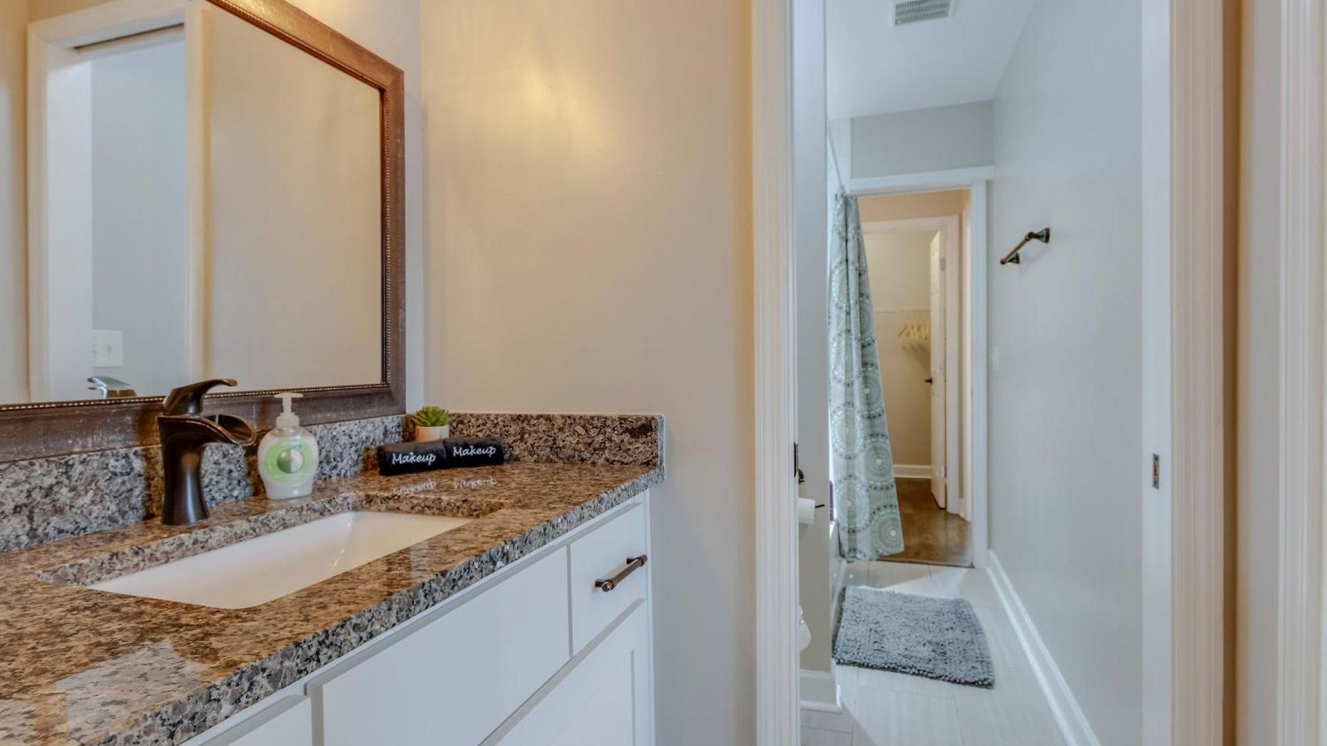 Walk About Hillsboro Village, 9 Mins To Downtown! Apartment *