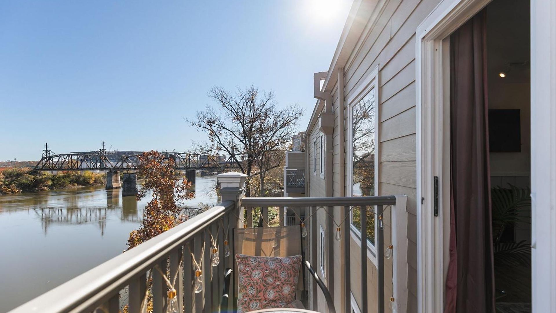 Downtown Riverfront Unit 780 Apartment *