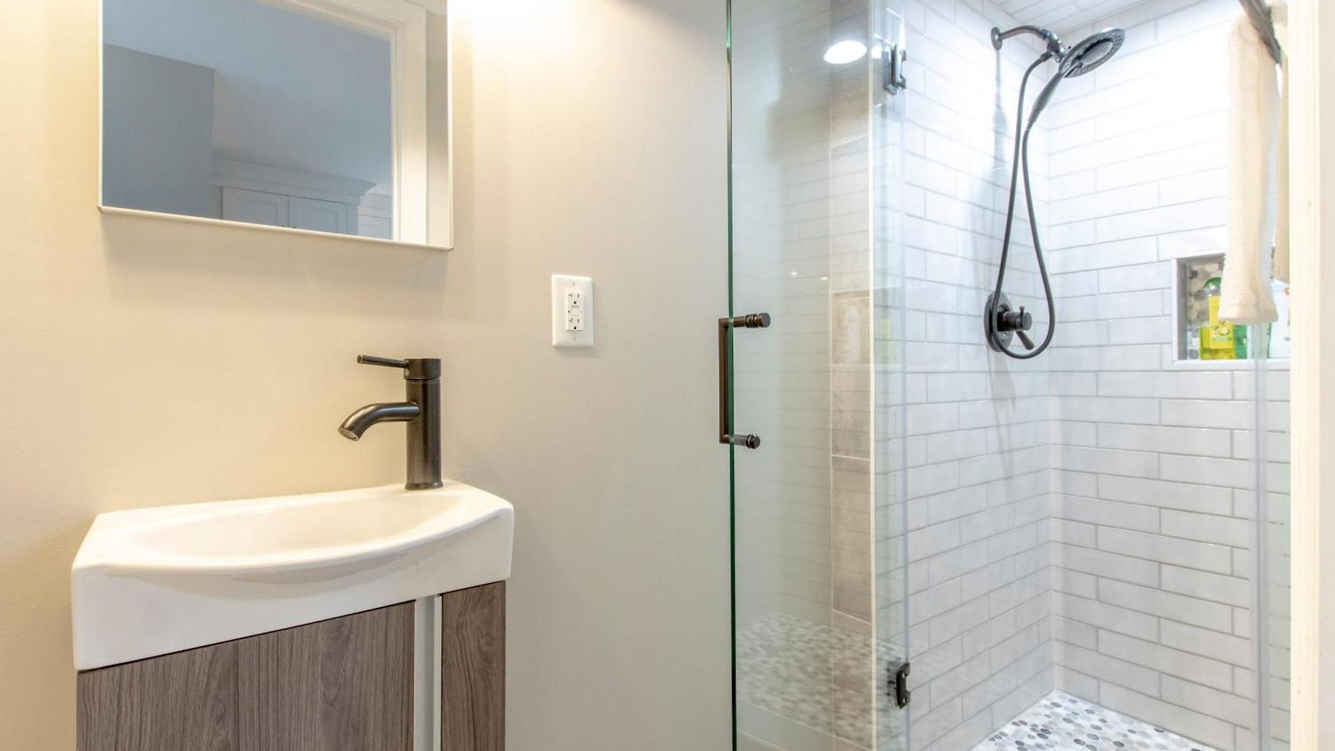 Steps From Hillsboro Village, Downtown 9 Mins Away Apartment