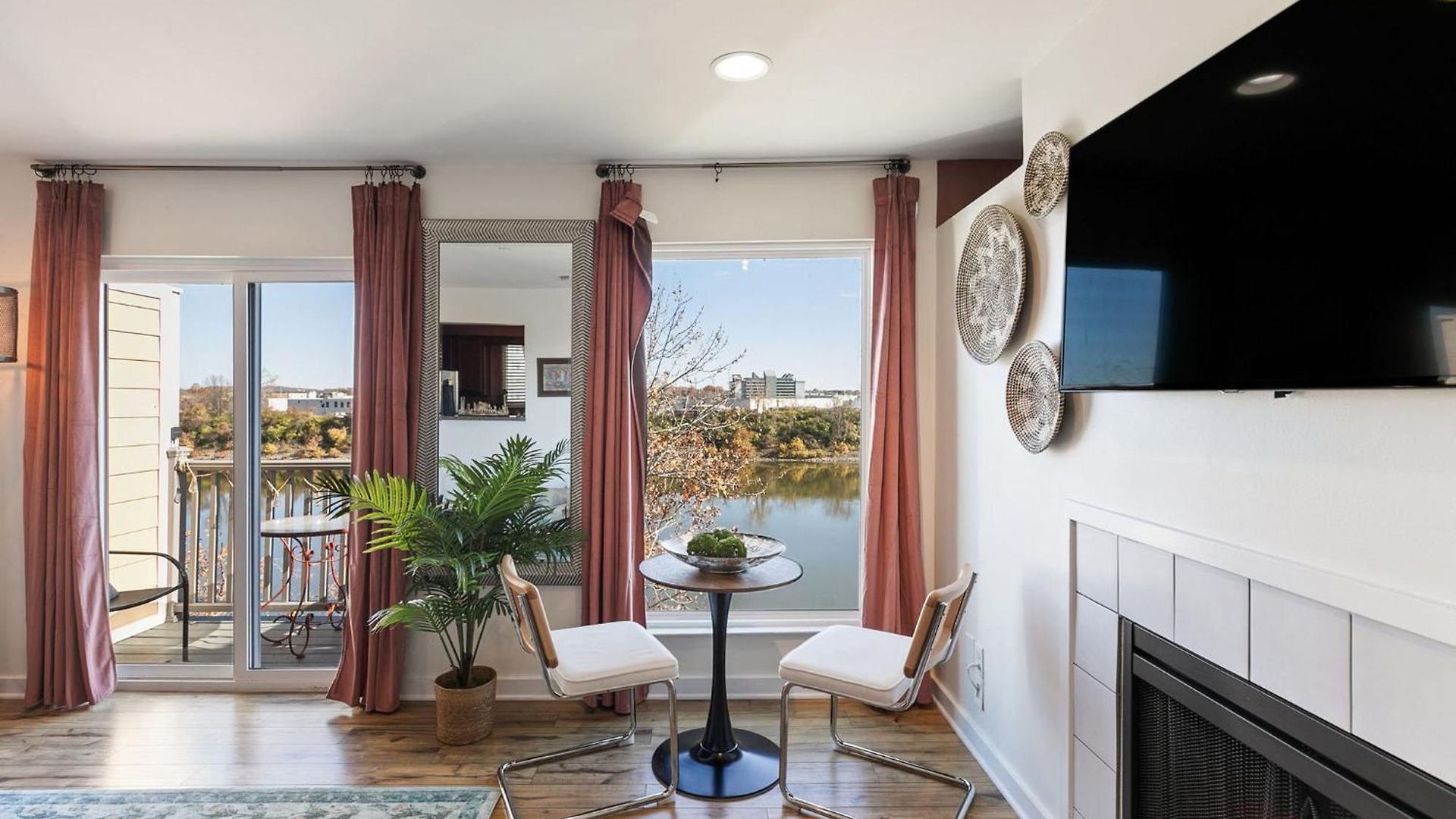 Apartment Downtown Riverfront Unit 780 *