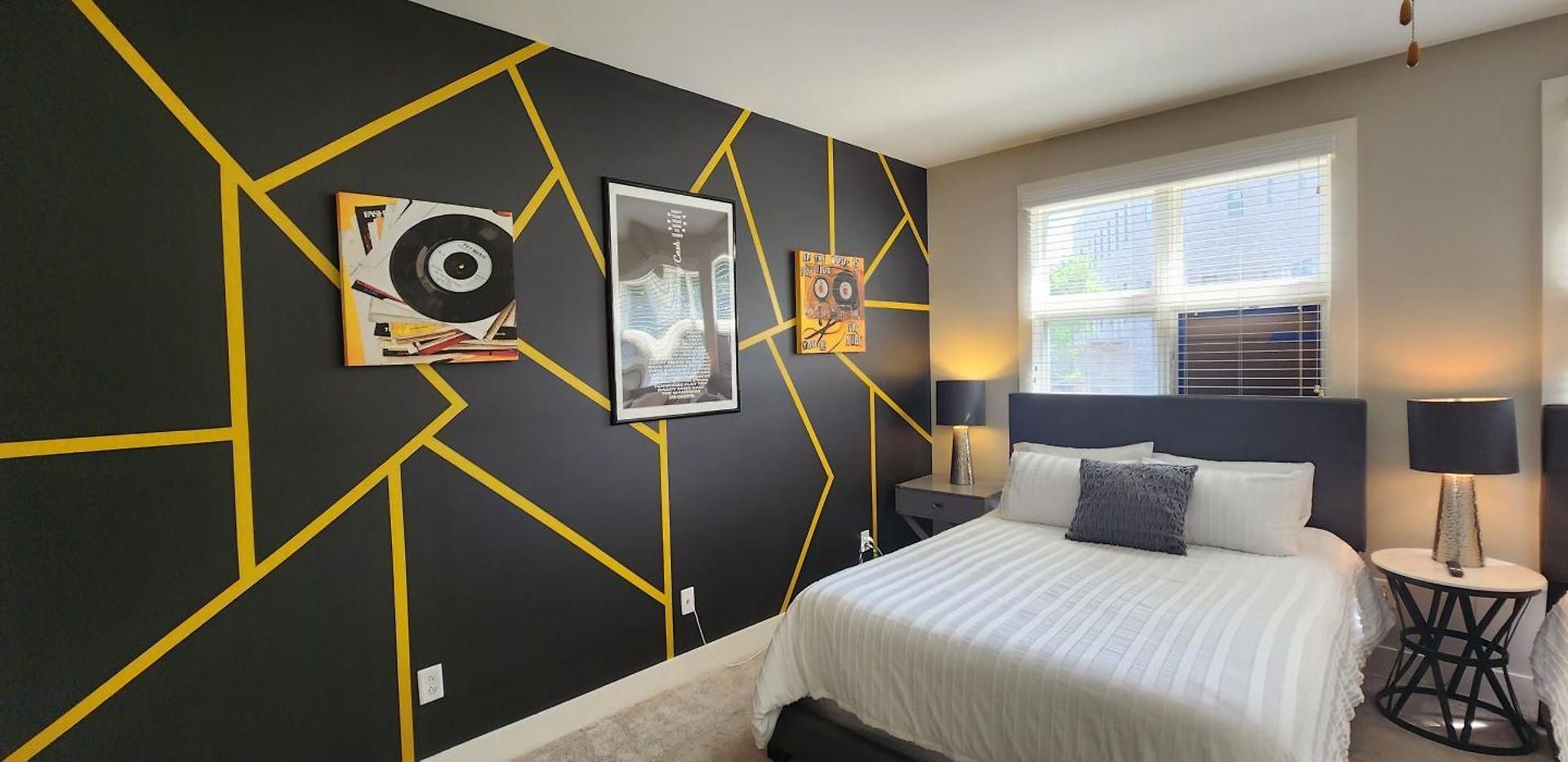 The Johnny Cash - Music Row District - Free Garage Parking - King Bed Apartment *