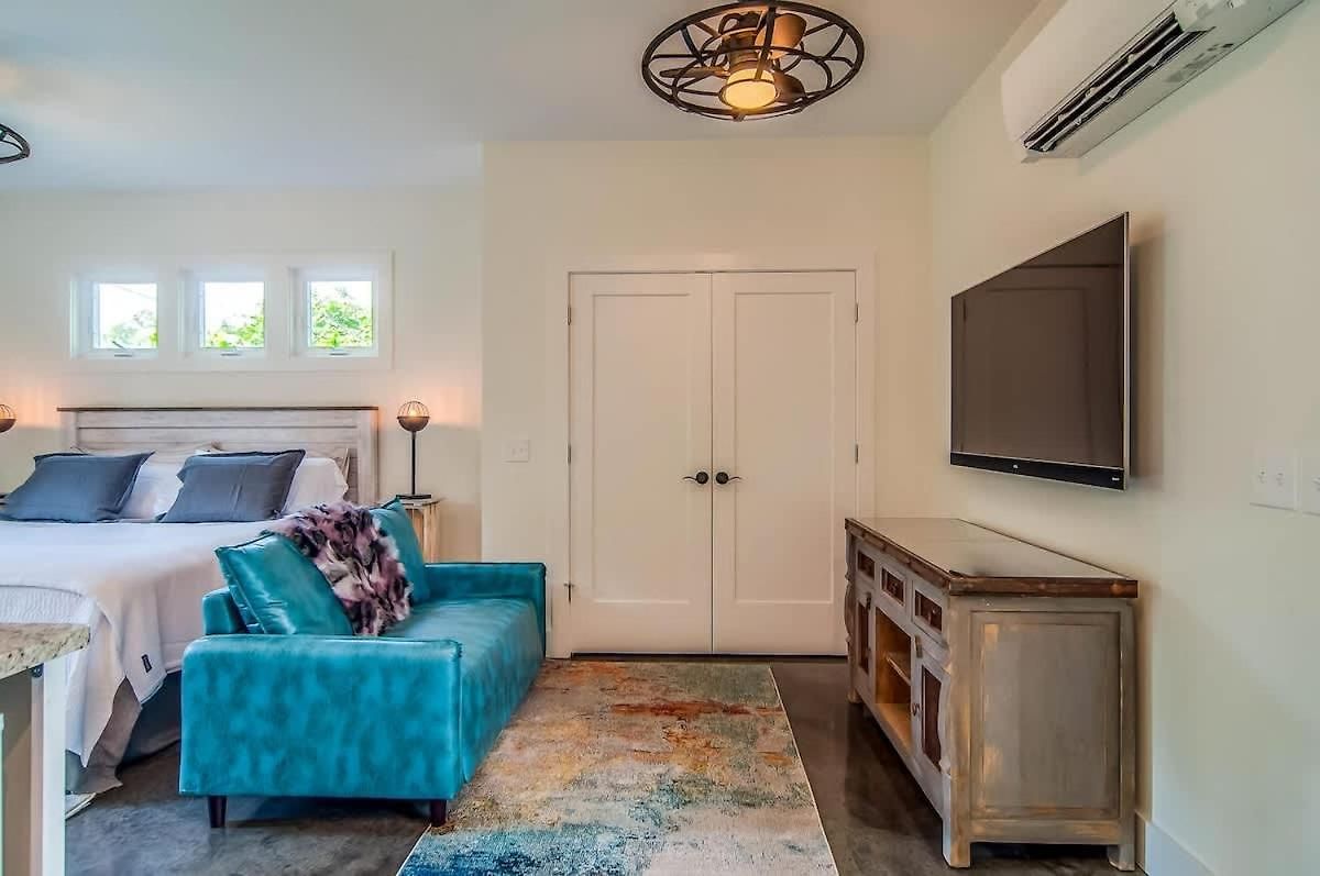 Apartment Rustic Walkable To Music Row! By Local